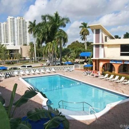 Cozy Affordable Studio Close To The Beach Apartamento Hallandale Beach Exterior foto